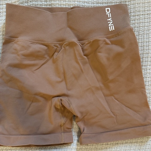 DFYNE tan/brown shorts - Picture 1 of 3